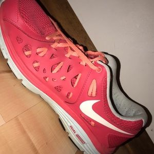 These nike pink shoes
